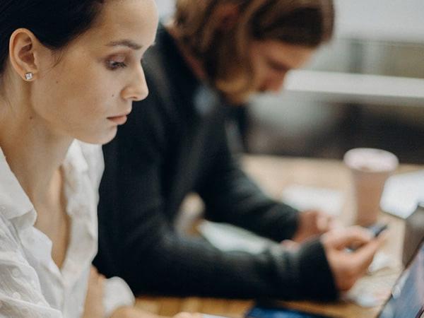 Sygnały alarmowe oszukańczych platform tradingowych - Jak je rozpoznać